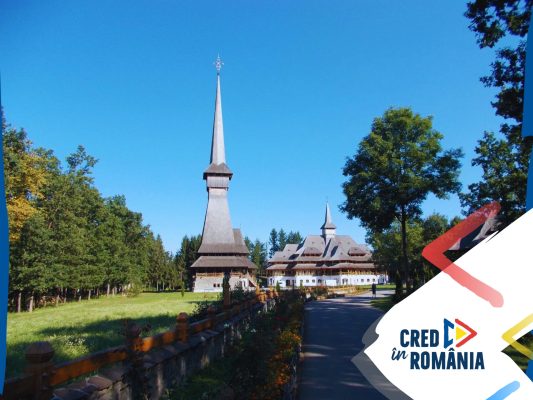 Maramureșul, regiunea cu o încărcătură culturală și spirituală aparte din România, adăpostește un adevărat monument al credinței și arhitecturii tradiționale: Mănăstirea Săpânța-Peri. Situată în comuna Săpânța, această mânăstire nu este doar un lăcaș de cult, ci și un exemplu strălucit al ingeniozității și perseverenței românilor, ajutați de Har.